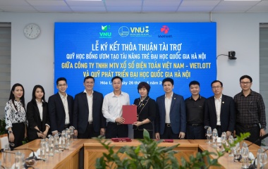 Quỹ Phát triển ĐHQGHN ký kết với Công ty TNHH MTV Xổ số điện toán Việt Nam (Vietlott) thỏa thuận tài trợ 500 triệu đồng vào Quỹ Ươm tạo tài năng trẻ ĐHQGHN